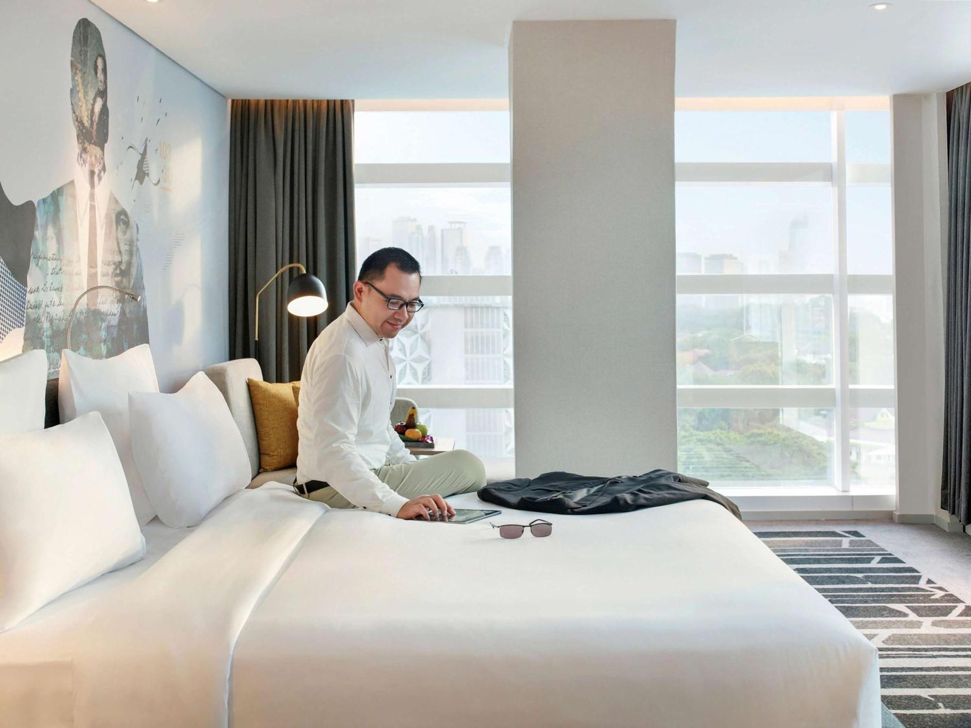 Novotel Jakarta Cikini Exterior photo