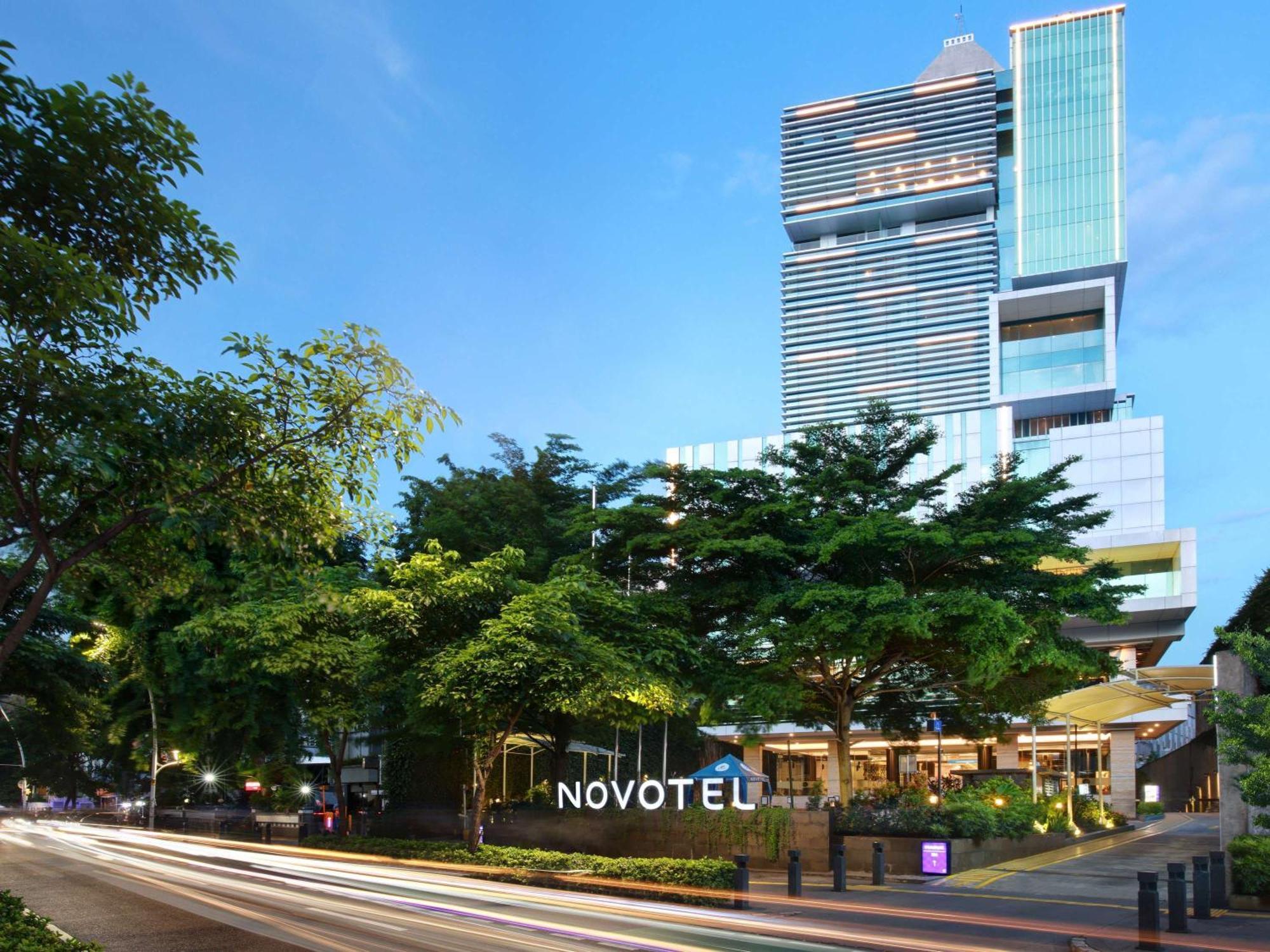 Novotel Jakarta Cikini Exterior photo