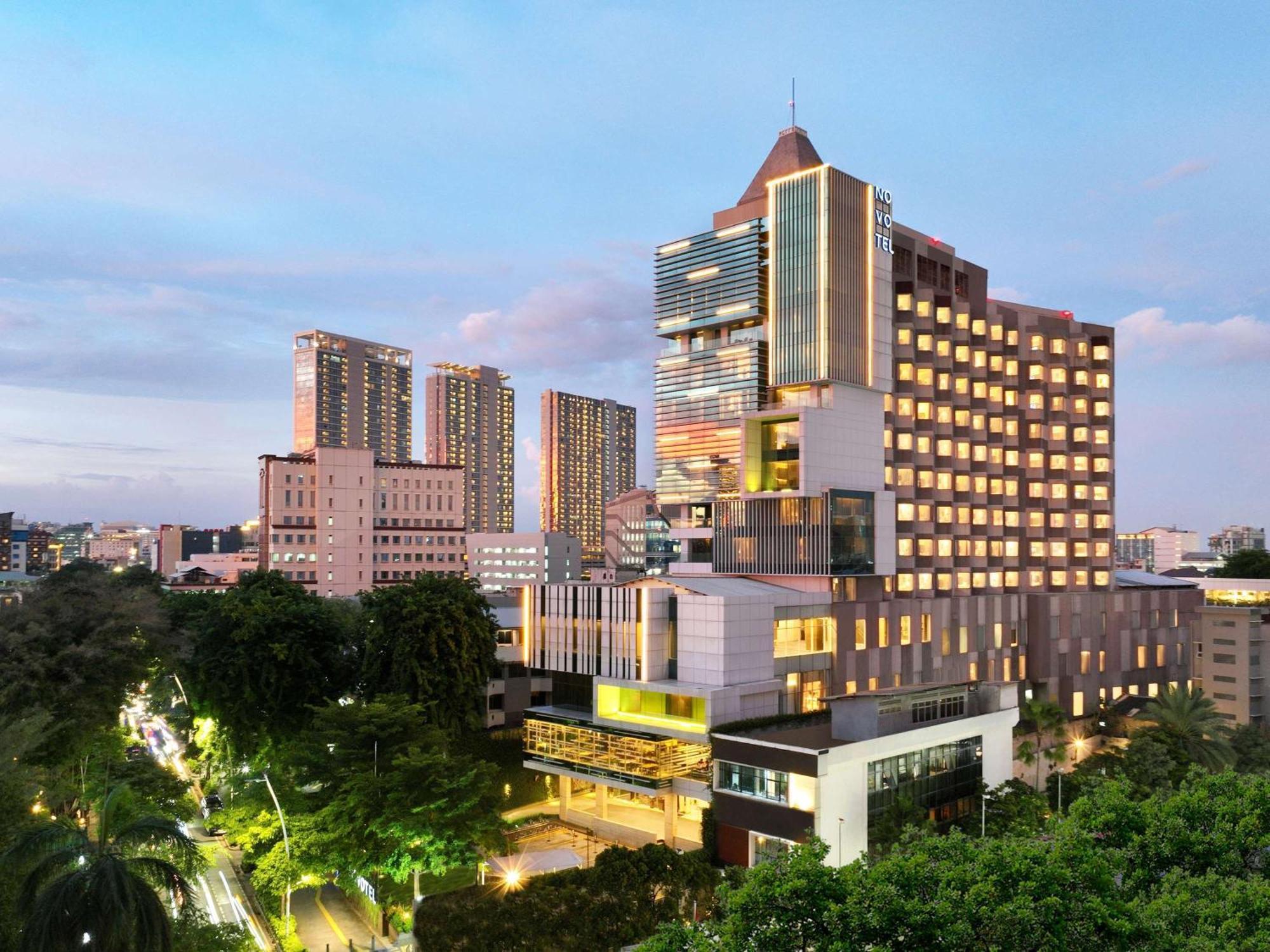 Novotel Jakarta Cikini Exterior photo